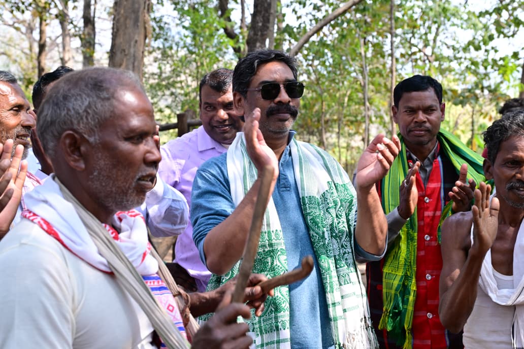 मुख्यमंत्री श्री हेमन्त सोरेन अपने पैतृक गांव नेमरा में आयोजित 'बाहा पर्व' में हुए सम्मिलित।